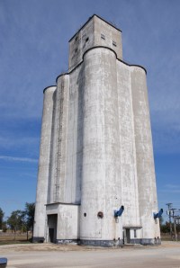 The Chalmers and Borton elevator at Linn is still in use.