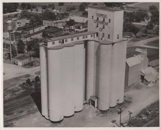 The main house of Tillotson Construction's elevator at Dike, Iowa, built in 1946 (annex, left, 1949), is crowned by a rectilinear headhouse. 