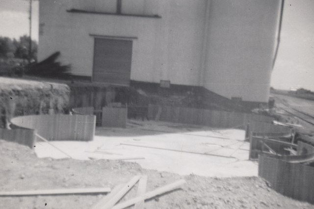 Initial formwork for new grain bins at Flagler in 1953. 