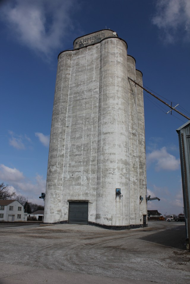 The Tillotson Construction of Omaha elevator also serves as a satellite antenna tower.  Photo by Tom McLaughlin